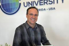 MUST-University-apoia-obra-literaria-de-poeta-brasileiro