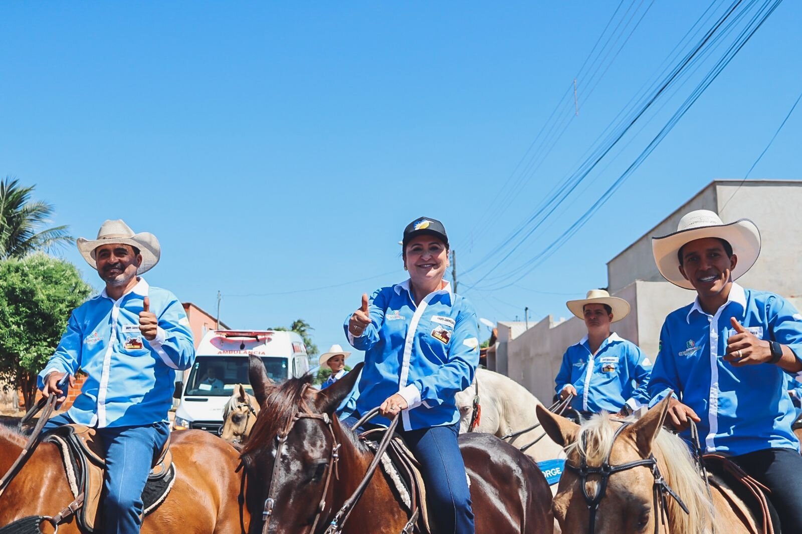 Governador Wanderlei Barbosa, senadora Kátia Abreu e o prefeito Neurivan Rodrigues durante cavalgada em Carmolândia